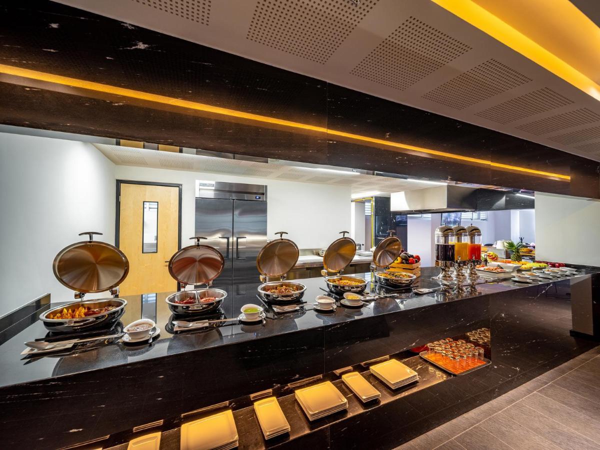 Galeria Plaza San Jeronimo Hotel Ciudad de México Exterior foto The buffet at the lounge