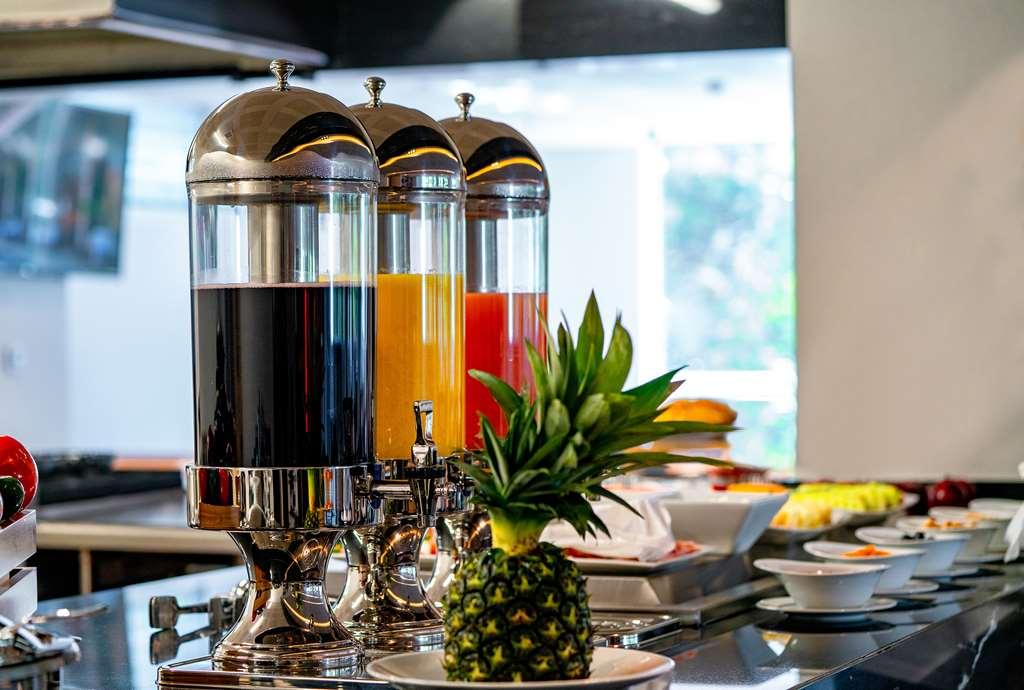 Galeria Plaza San Jeronimo Hotel Ciudad de México Restaurant foto Juice dispensers